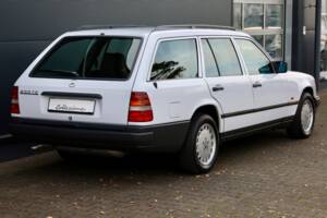 Immagine 5/18 di Mercedes-Benz 200 TE (1989)