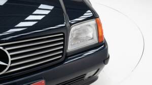 Image 11/15 of Mercedes-Benz 500 SL (1991)