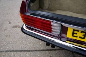 Immagine 10/21 di Mercedes-Benz 560 SL (1988)