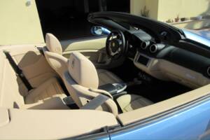 Image 8/35 de Ferrari California (2010)