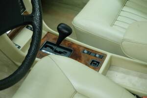 Bild 50/50 von Mercedes-Benz 380 SE (1984)