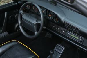Image 25/50 of Porsche 911 Carrera 2 &quot;America Roadster&quot; (1993)