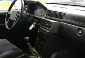 Image 26/34 of Volvo 940 2.3i (1991)