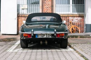 Image 19/63 of Jaguar E-Type (1969)