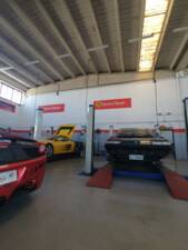 Image 54/77 of Ferrari 365 GT4 2+2 (1975)