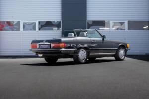 Image 26/29 of Mercedes-Benz 560 SL (1987)