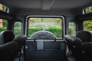 Image 38/41 of Land Rover Defender 90 "50th Anniversary" (1999)