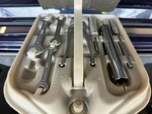 Bild 35/50 von BMW 325i (1989)