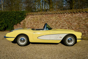 Image 11/50 of Chevrolet Corvette (1958)