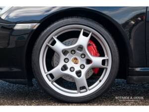 Bild 18/29 von Porsche 911 Carrera 4S (2006)