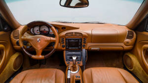 Image 16/35 de Porsche 911 Carrera 4 (2001)