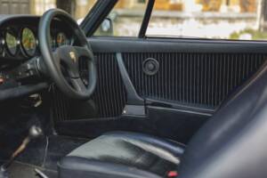 Image 30/33 of Porsche 911 Carrera 3.2 (1988)