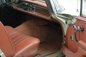 Image 33/50 of Mercedes-Benz 300 SE (1966)