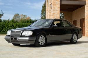 Bild 1/48 von Mercedes-Benz 200 CE (1990)