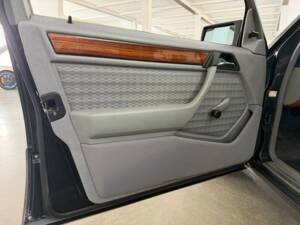 Image 32/43 of Mercedes-Benz 230 TE (1992)