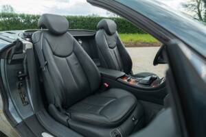 Image 37/50 of Mercedes-Benz SL 500 (2001)