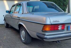 Image 5/16 of Mercedes-Benz 250 (1980)