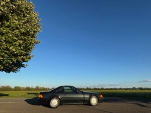 Image 12/49 de Mercedes-Benz 500 SL (1990)