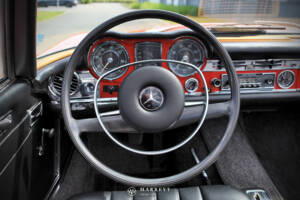 Image 49/70 of Mercedes-Benz 280 SL (1969)