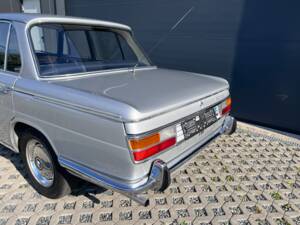 Image 18/30 of BMW 2000 tilux (1968)