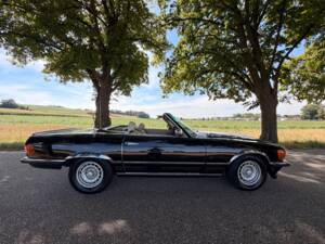 Image 6/22 de Mercedes-Benz 500 SL (1983)