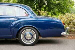 Image 18/49 of Bentley S 3 Continental Flying Spur (1964)