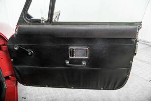 Image 34/50 of MG MGB GT (1967)