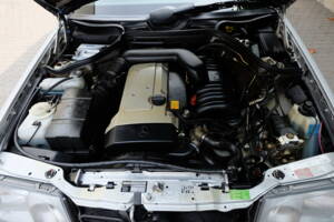 Imagen 66/75 de Mercedes-Benz E 280 T (1994)