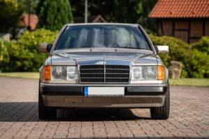 Immagine 6/73 di Mercedes-Benz 300 CE (1991)
