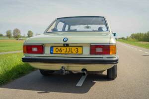 Image 6/8 de BMW 520/6 (1978)