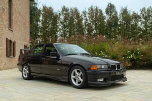 Image 2/50 of BMW 318 (1994)