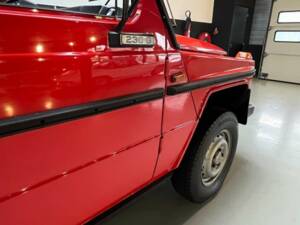 Image 44/50 de Mercedes-Benz 230 CE (1981)