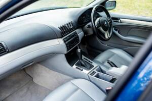 Image 26/38 of BMW 325i (2002)