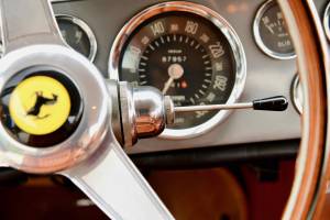 Image 41/50 de Ferrari 250 GTE (1963)
