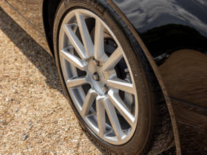 Image 21/56 of Aston Martin V12 Vanquish S (2005)