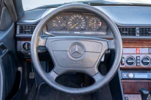 Bild 31/49 von Mercedes-Benz 300 CE-24 (1993)