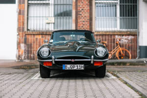 Image 17/63 of Jaguar E-Type (1969)