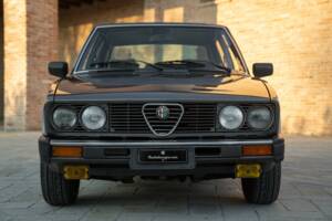 Image 3/50 of Alfa Romeo Alfetta Quadrifoglio Oro (1984)