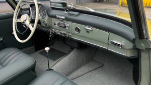 Image 19/25 of Mercedes-Benz 190 SL (1957)