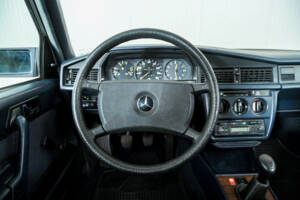 Image 8/50 de Mercedes-Benz 190 D (1985)