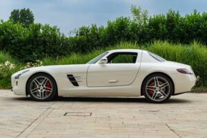 Image 6/50 of Mercedes-Benz SLS AMG (2010)