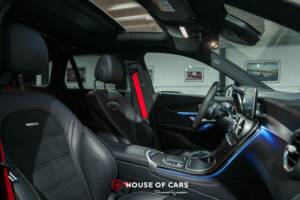 Image 17/23 of Mercedes-Benz GLC 63 S AMG 4MATIC+ (2020)