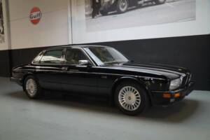 Image 1/47 of Jaguar XJ12 6.0 (1994)