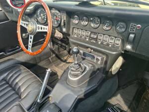 Image 7/12 de Jaguar E-Type (1969)