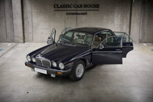 Image 92/97 of Daimler Double Six (1994)