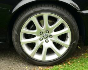 Image 22/50 of Jaguar XJ 8 4.2 (2008)