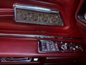 Bild 13/21 von Oldsmobile Toronado Brougham (1973)