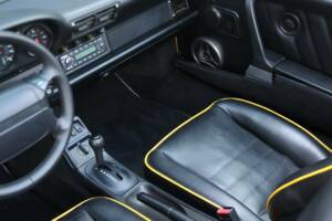 Image 37/50 of Porsche 911 Carrera 2 &quot;America Roadster&quot; (1993)