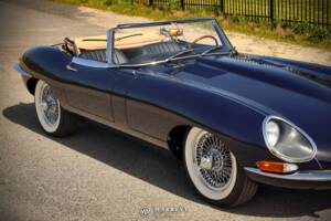 Image 18/80 de Jaguar Type E 4.2 (1966)