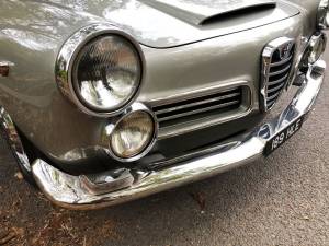 Image 47/50 of Alfa Romeo 2600 Spider (1964)